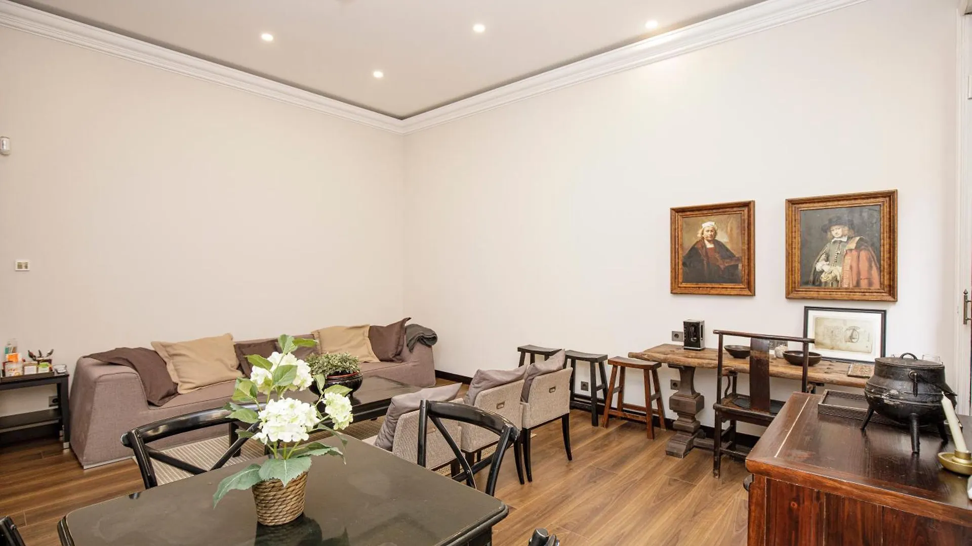 Beautiful Trendy Spacious Apartment Very Central Location Barcelona