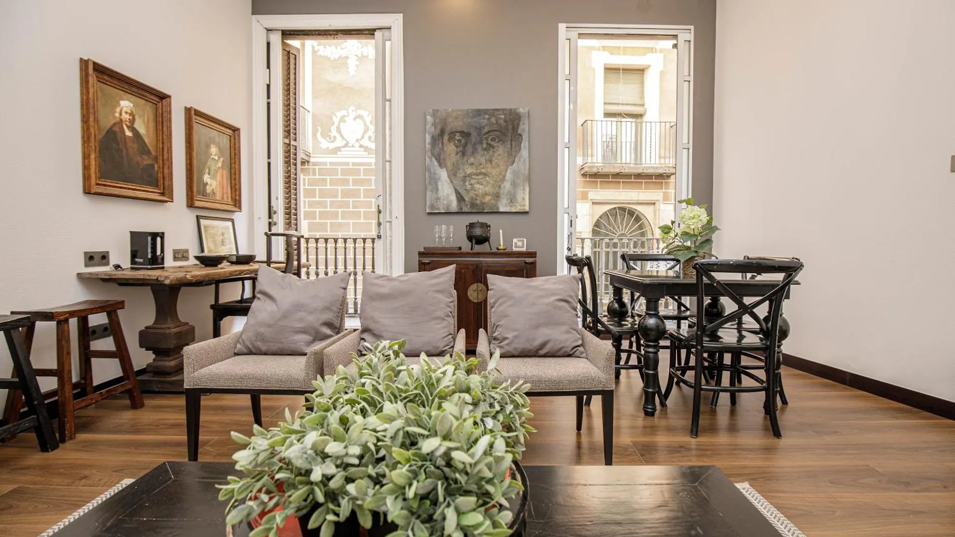 Beautiful Trendy Spacious Apartment Very Central Location Barcelona